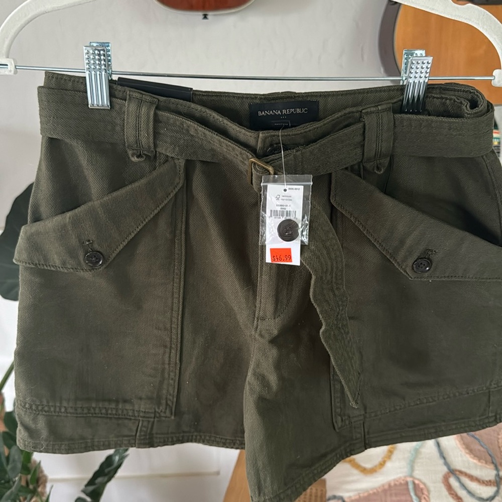 NEW with tags Banana Republic Short Size 2
